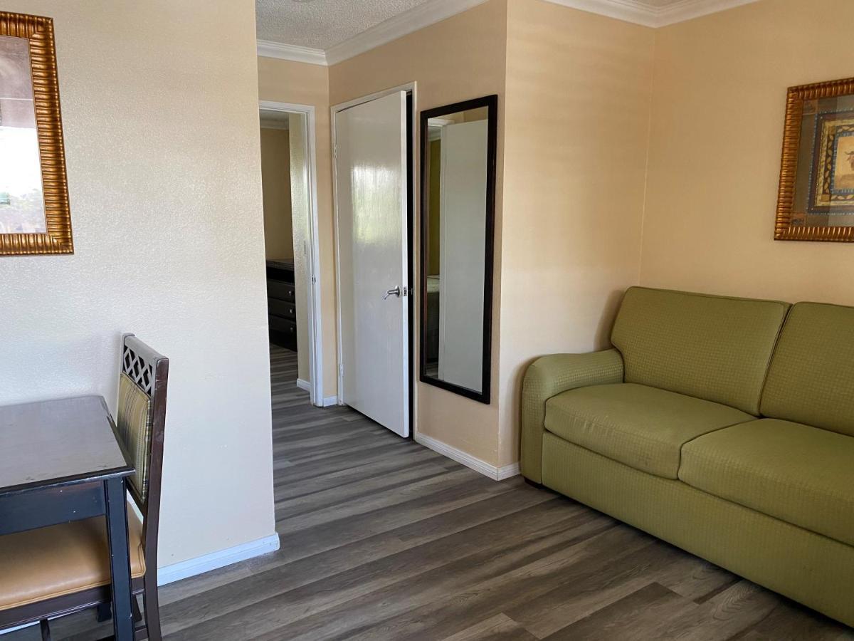 Travelodge By Wyndham Chatsworth - Los Angeles — Photos 3